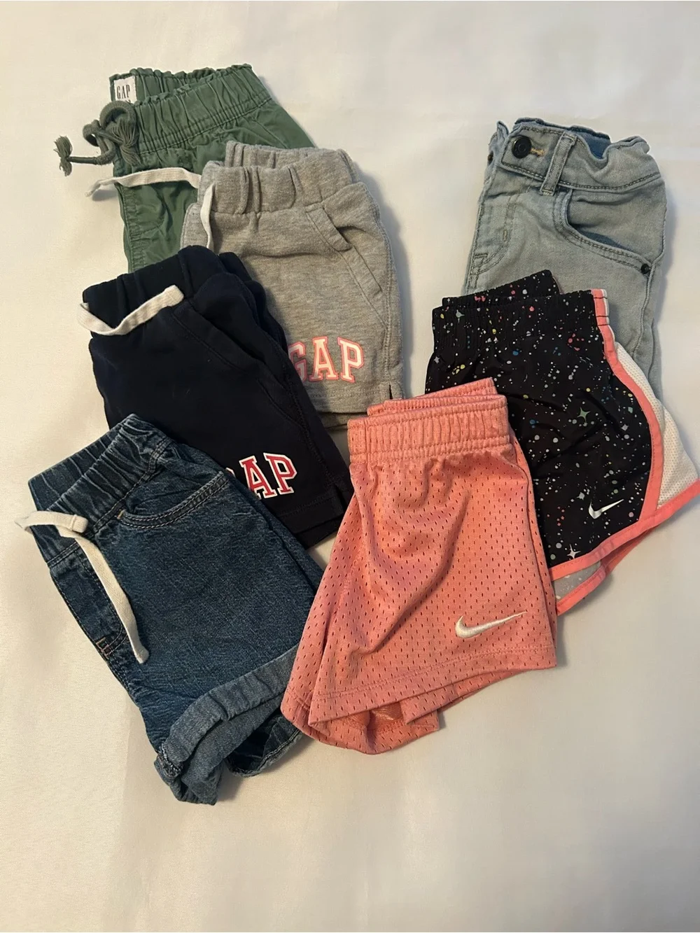 Toddler girls bundle of 7 shorts, gap kids, Nike, Cat and Jack girls size 4